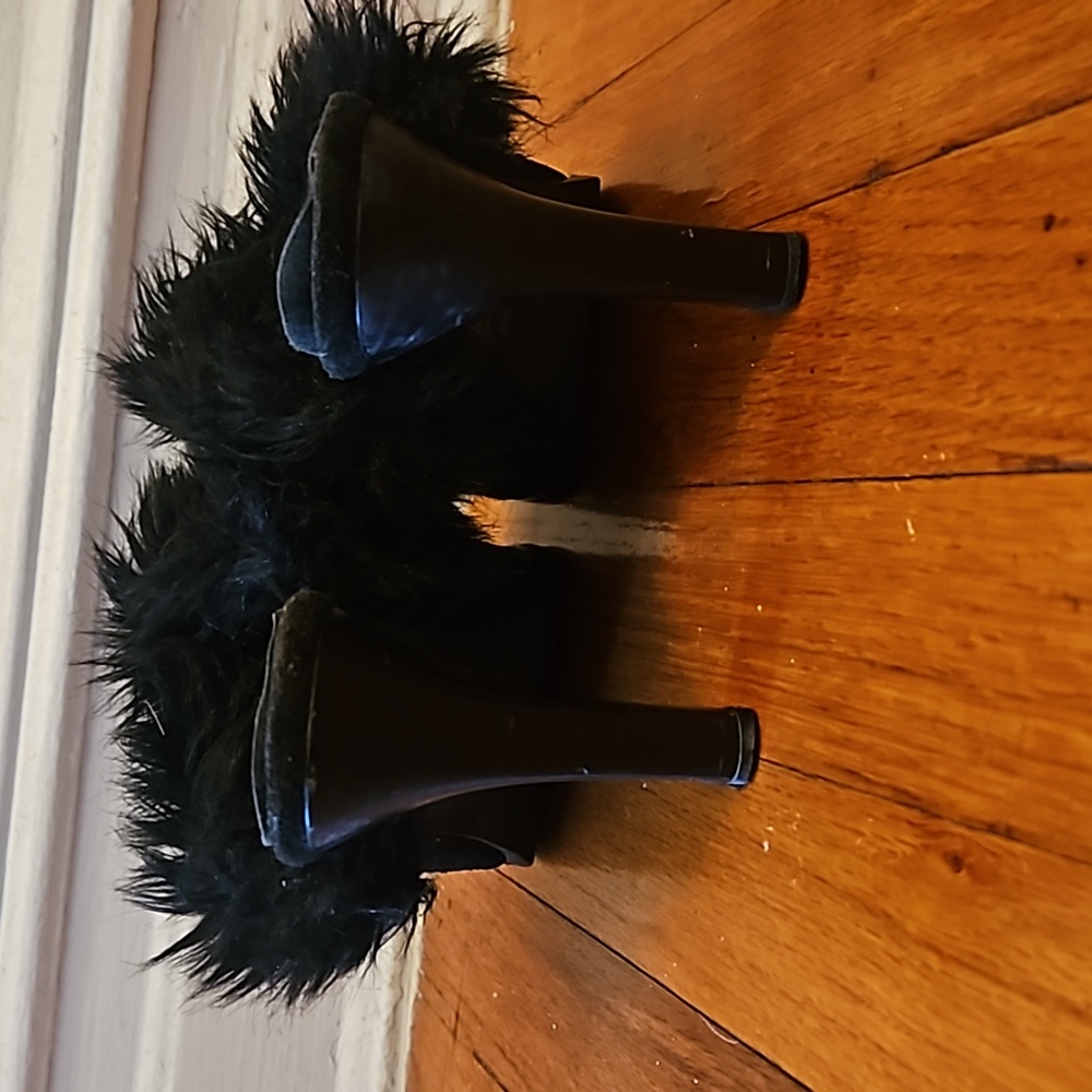 Cute Newport News Black Suede Lace-up Stiletto Clogs with Faux Fur Trim size 7.5 - Picture 6 of 12
